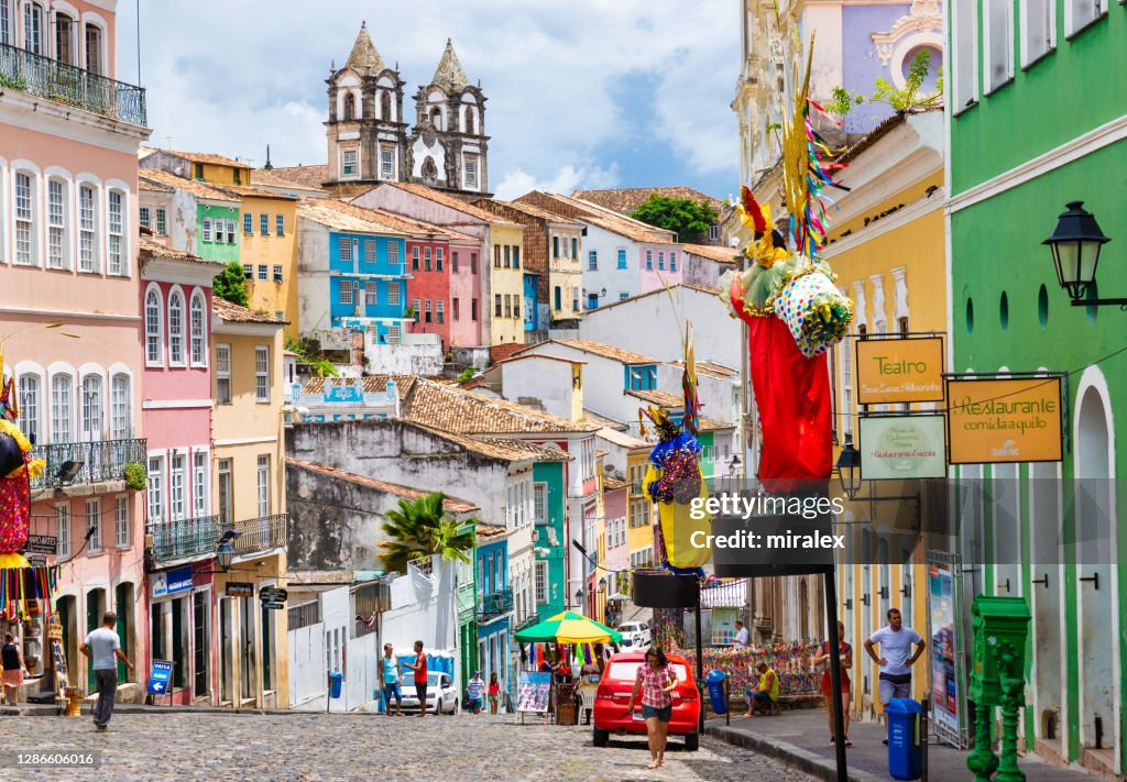 Geschmückte Straßen im historischen Zentrum von Salvador, Bahia, Brasilien