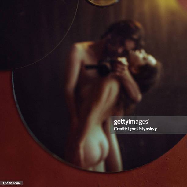 intimate nude couple embracing - women nude photography stock pictures, royalty-free photos & images