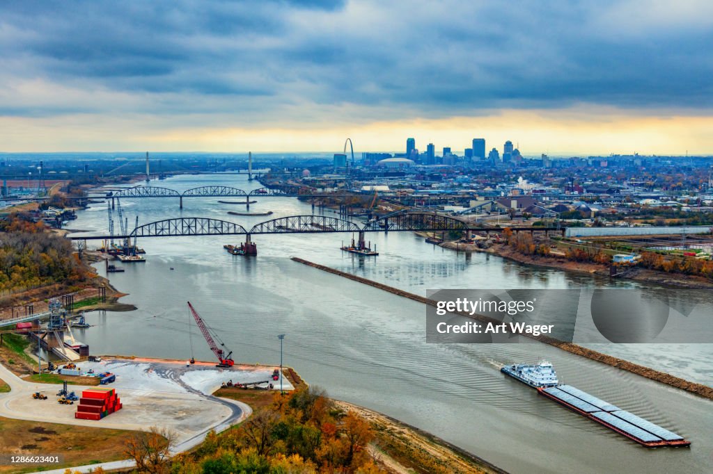 Binnenschip langs de Rivier van de Mississippi