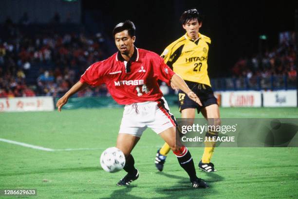 Hiromitsu Isogai of Urawa Red Diamonds controls the ball under pressure of Shigenori Hagimura of Kashiwa Reysol during the J.League second stage...