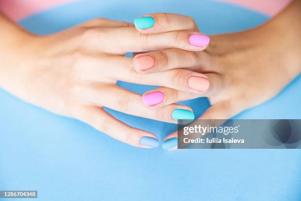 crop woman with perfect manicure - uñas fotografías e imágenes de stock