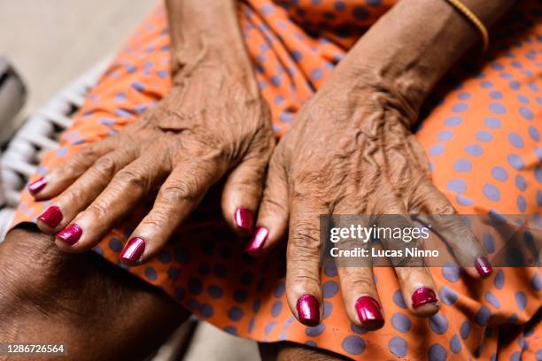 black woman hands with painted nails - painting fingernails stock pictures, royalty-free photos & images