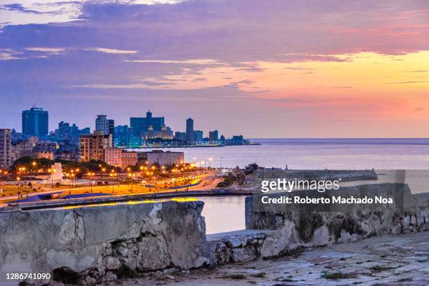 urban skyline havana city, cuba - habana vieja fotografías e imágenes de stock