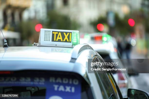 taxi in spain - taxi españa stockfoto's en -beelden