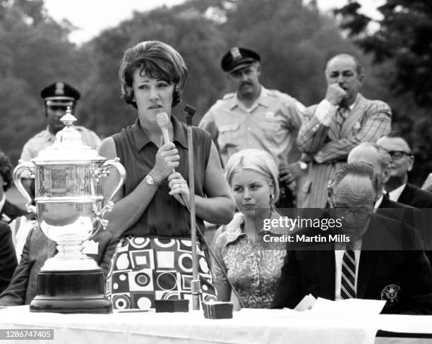 Susie Berning of the United States speaks to the crowd after winning the 1972 U.S. Women's Open Golf Championship Trophy on July 2, 1972 at the...