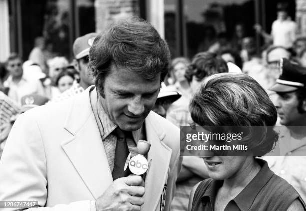 American football player, actor, and ABC television sports commentator Frank Gifford interviews Susie Berning of the United States after she won the...