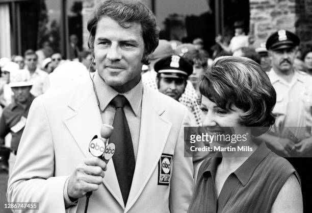 American football player, actor, and ABC television sports commentator Frank Gifford interviews Susie Berning of the United States after she won the...