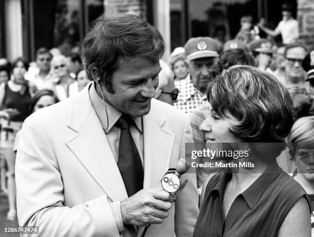 American football player, actor, and ABC television sports commentator Frank Gifford interviews Susie Berning of the United States after she won the...