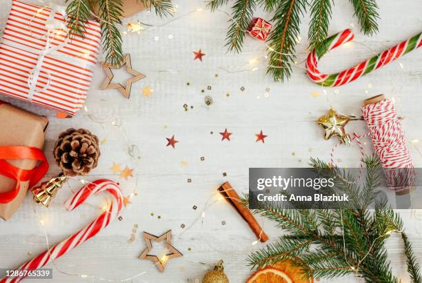christmas and new year greeting card. paper in envelope, pine tree and festive details. - gift lounge stock-fotos und bilder