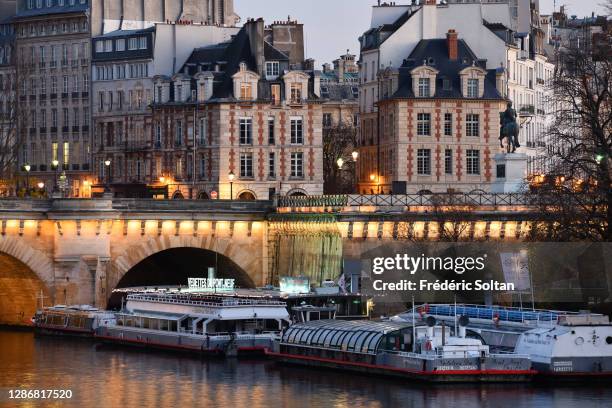 The Pont neuf, the "Ile de la Cité" and the banks of the Seine in Paris on November 18, 2020 in Paris, France.