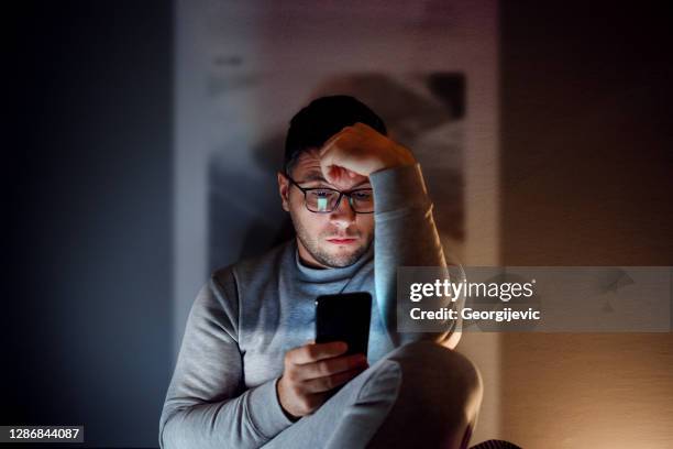 den sociala medier missbruk - stress bildbanksfoton och bilder
