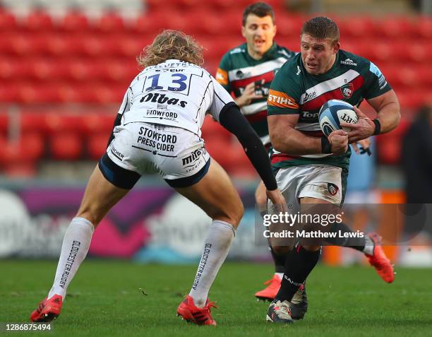 Tom Youngs of Leicester Tigers looks to beat the tackle from Billy Twelvetrees of Gloucester during the Gallagher Premiership Rugby match between...