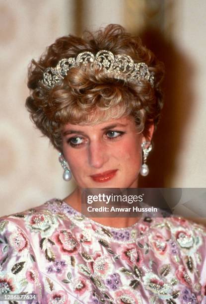 Princess Diana 1992 Korea Photos and Premium High Res Pictures - Getty ...