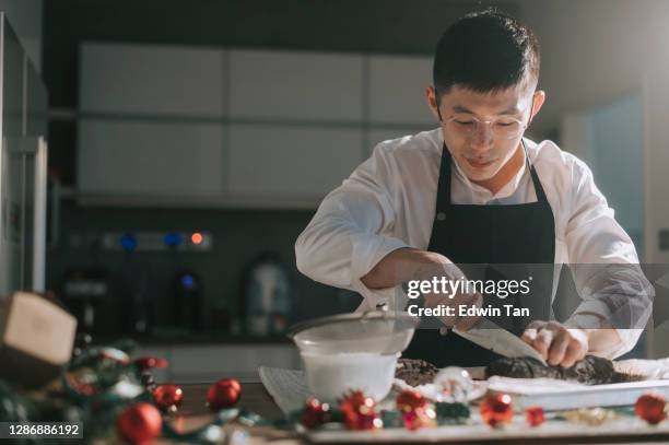 asian chinese dessert chef cutting sweet food shortbread in kitchen - chef patissier stock pictures, royalty-free photos & images