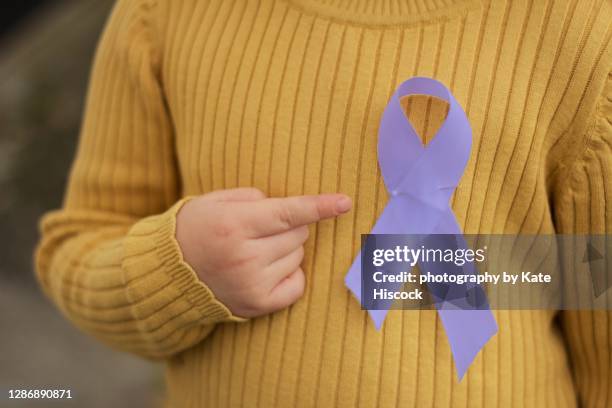 lavender / light purple awareness ribbon - epilepsia imagens e fotografias de stock