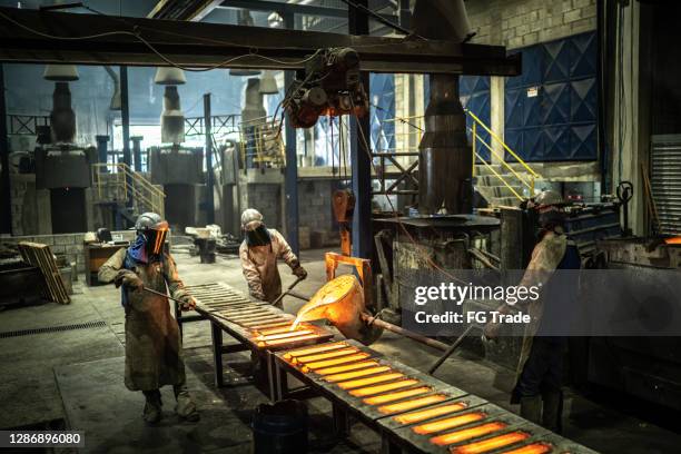 metal industry work - pouring molten metal - foundry worker stock pictures, royalty-free photos & images