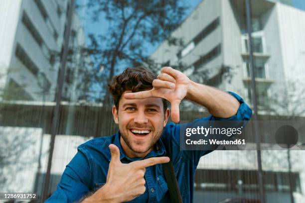 Finger Frame 149 Finger Frame And Building Stock Photos, High-Res Pictures, and ...
