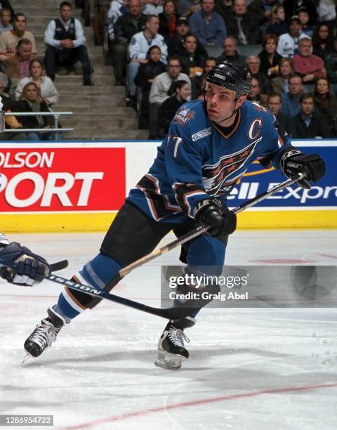 Adam Oates of the Washington Capitals skates against the Toronto Maple Leafs during NHL game action on January 22, 2000 at Air Canada Centre in...