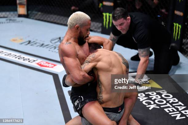 Deiveson Figueiredo of Brazil submits Alex Perez in their flyweight championship bout during the UFC 255 event at UFC APEX on November 21, 2020 in...