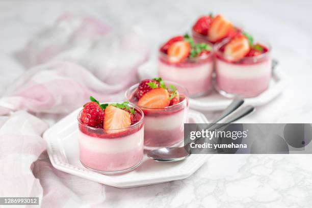 traditional italian dessert vanilla strawberry panna cotta - pudding stock pictures, royalty-free photos & images