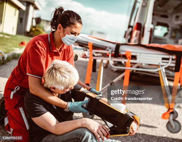 rescue at the time of covid - pedestrian crash stock pictures, royalty-free photos & images