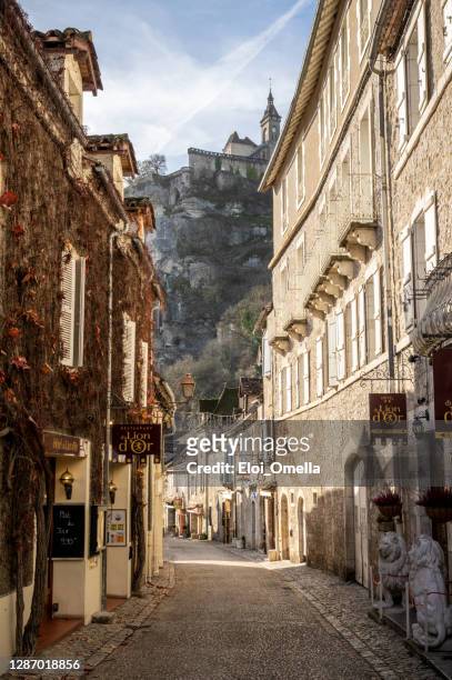 rues du village médiéval de rocamadour, france - périgord photos et images de collection