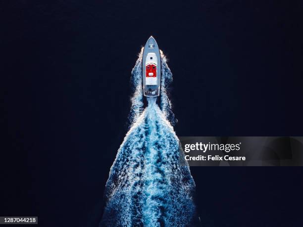 aerial view of a speedboat on the move. - speedboat fotografías e imágenes de stock