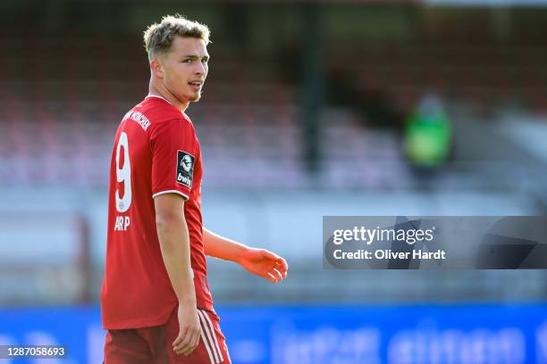 Jan Fiete Arp of Bayern Muenchen II looks dejected during the 3. Liga match between VfB Luebeck and Bayern Muenchen II at Stadion an der Lohmuehle on...