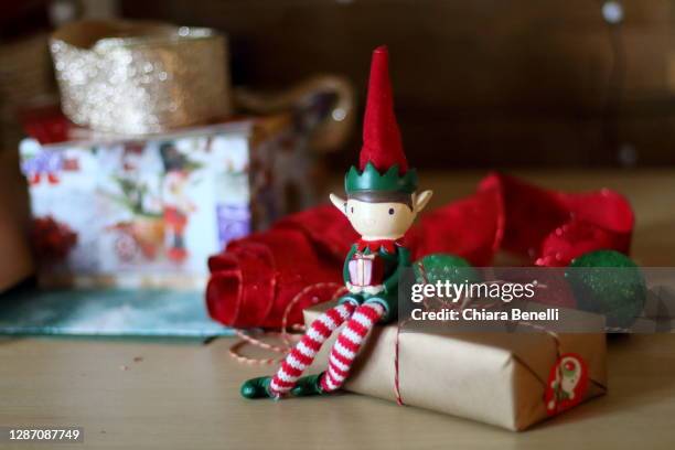 christmas decorations and ornaments - folletto foto e immagini stock