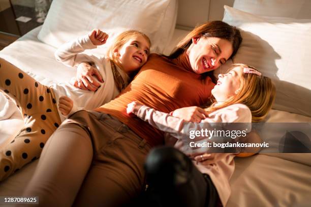 family hotel - quarto de hotel imagens e fotografias de stock