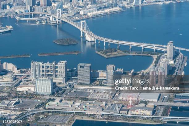 city buildings in tokyo of japan aerial view from airplane - odaiba tokyo stockfoto's en -beelden