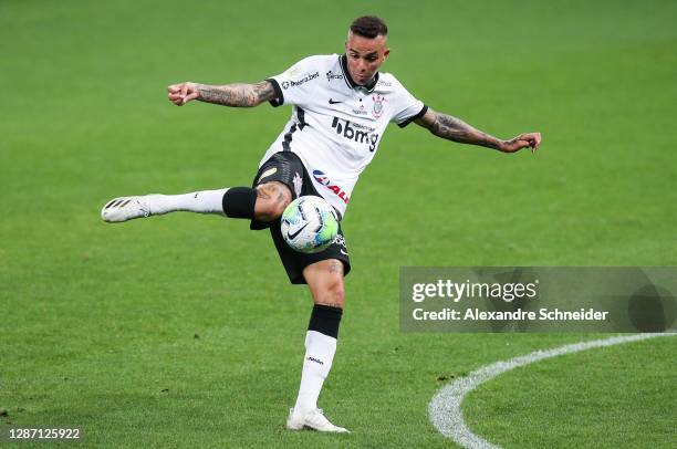 Luan of Corinthians controls the ball during the match against Gremio as part of Brasileirao Series A 2020 at Neo Quimica Arena on November 22, 2020...