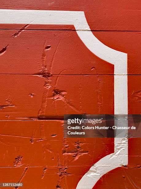 plank wall damaged by the horns of a bull during a bullfight in spain - bulle de protection stock-fotos und bilder