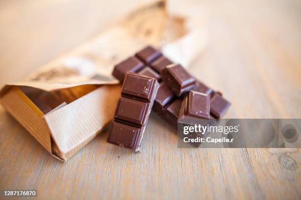 gastronomie - chocolat noir à pâtisser - barra de chocolate fotografías e imágenes de stock