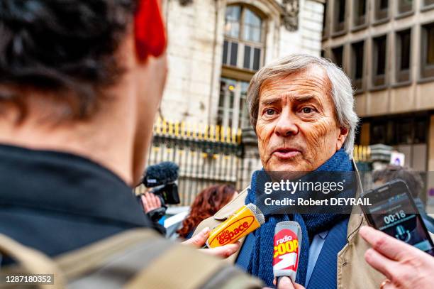 Vincent Bolloré le jour de la signature avec la ville de Lyon du développement des voitures en libre service, le 2 avril 2015, à Lyon France.