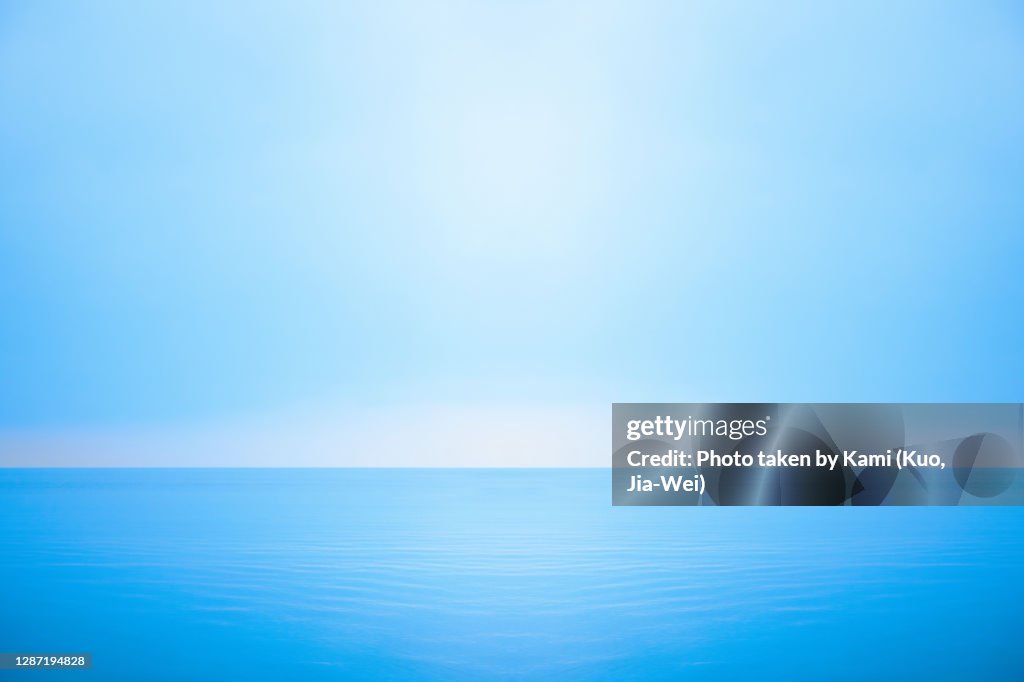 Clean ocean scene with horizontal mirror reflection.