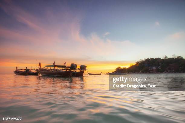 beautiful sunset beach in the evening at andaman sea, koh lipe,  thailand - ko lipe stock pictures, royalty-free photos & images