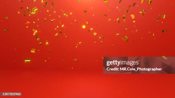 3d rendered gold colored confetti and red background, platforms for product presentation and advertising - carnaval-feestelijk-evenement stockfoto's en -beelden
