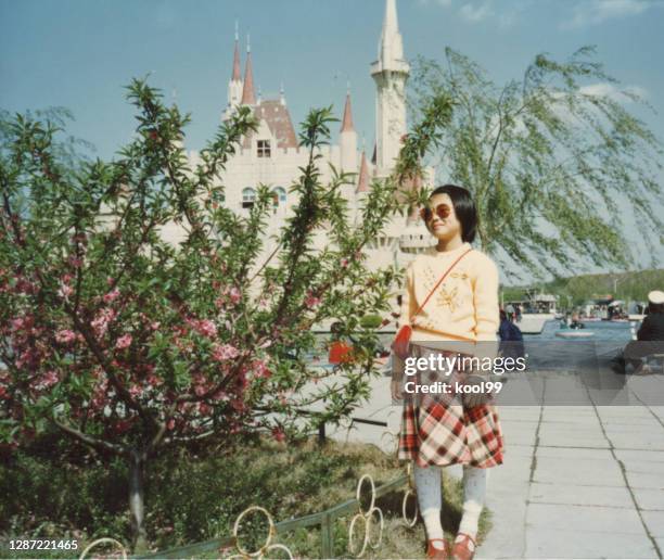 1980s china little girl photos of real life - 1980 1989 stock pictures, royalty-free photos & images