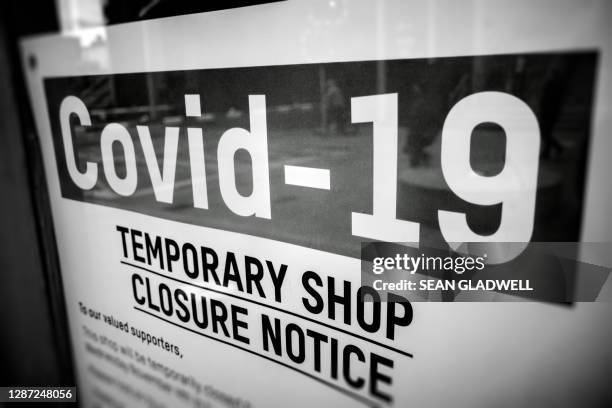 covid-19 closure sign - the end text stock pictures, royalty-free photos & images