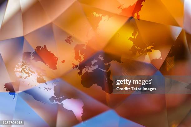 Triangular World Map Triangular World Map Photos et images de collection - Getty Images