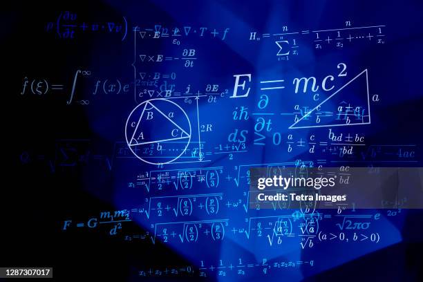 mathematical formulas on blue background - mathematical formula 個照片及圖片檔