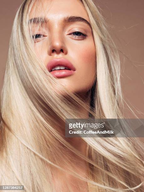 portrait of a beautiful woman with natural make-up - blonde woman imagens e fotografias de stock