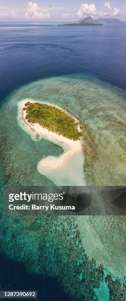 nailaka island in banda neira, maluku indonesia. - barry island panoramic stock-fotos und bilder