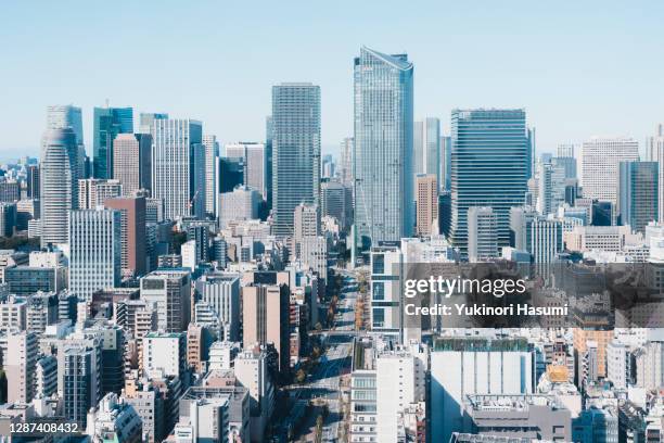 tokyo skyline under the blue sky - 超高層ビル ストックフォトと画像