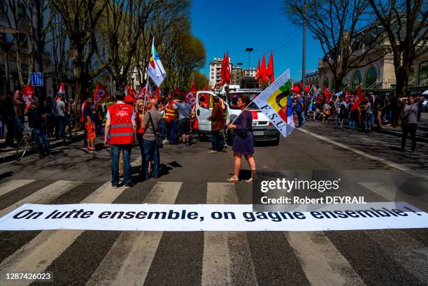 Banderole "On lutte ensemble, on gagne ensemble" lors de la manifestation regroupant de 4 500 fonctionnaires, agents hospitaliers, étudiants, qui...