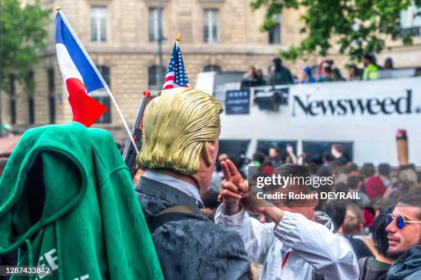 Participant lors de la Cannaparade pour la dépénalisation du cannabis, Place de République le 12 mai 2018, Paris, France.