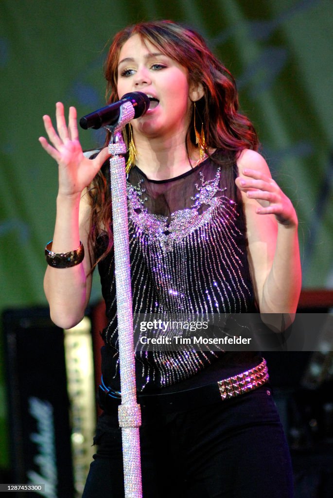 102.7 KIIS FM Wango Tango 2008 - Irvine CA
