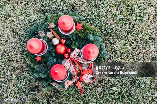 advent wreath made of fir-tree branches with four red candles. traditional indoor decoration in switzerland. - natalia star stock pictures, royalty-free photos & images
