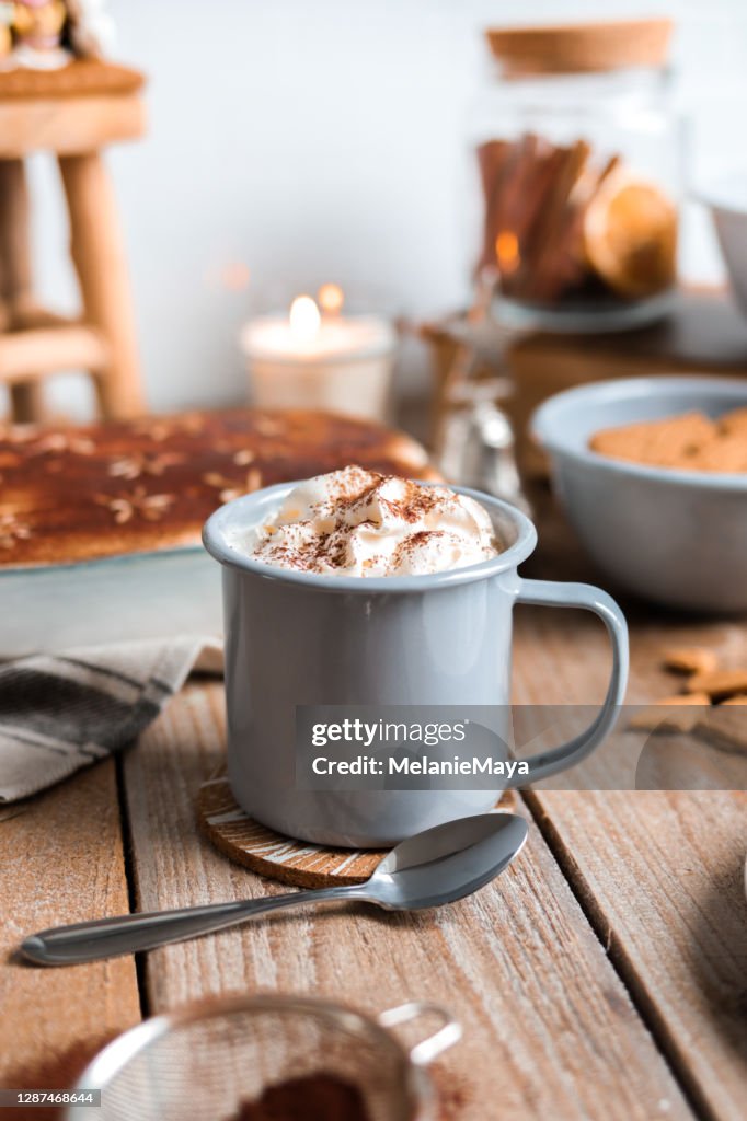 Cozy Hot Chocolate with Gingerbread and Cocoa powder